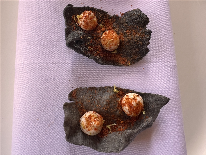 taramaslata crackers